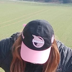 GORRA Gorro Negro con Rosado «Fauna – Delfín»